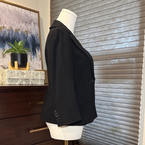 Woman's Ann Taylor Classic Black Blazer with 3/4 Sleeves. Size 2P - Picture 4 of 8